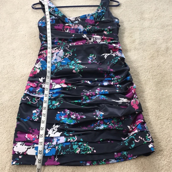 Express Bodycon Satin Floral Dress, Size 4 - Picture 6 of 6